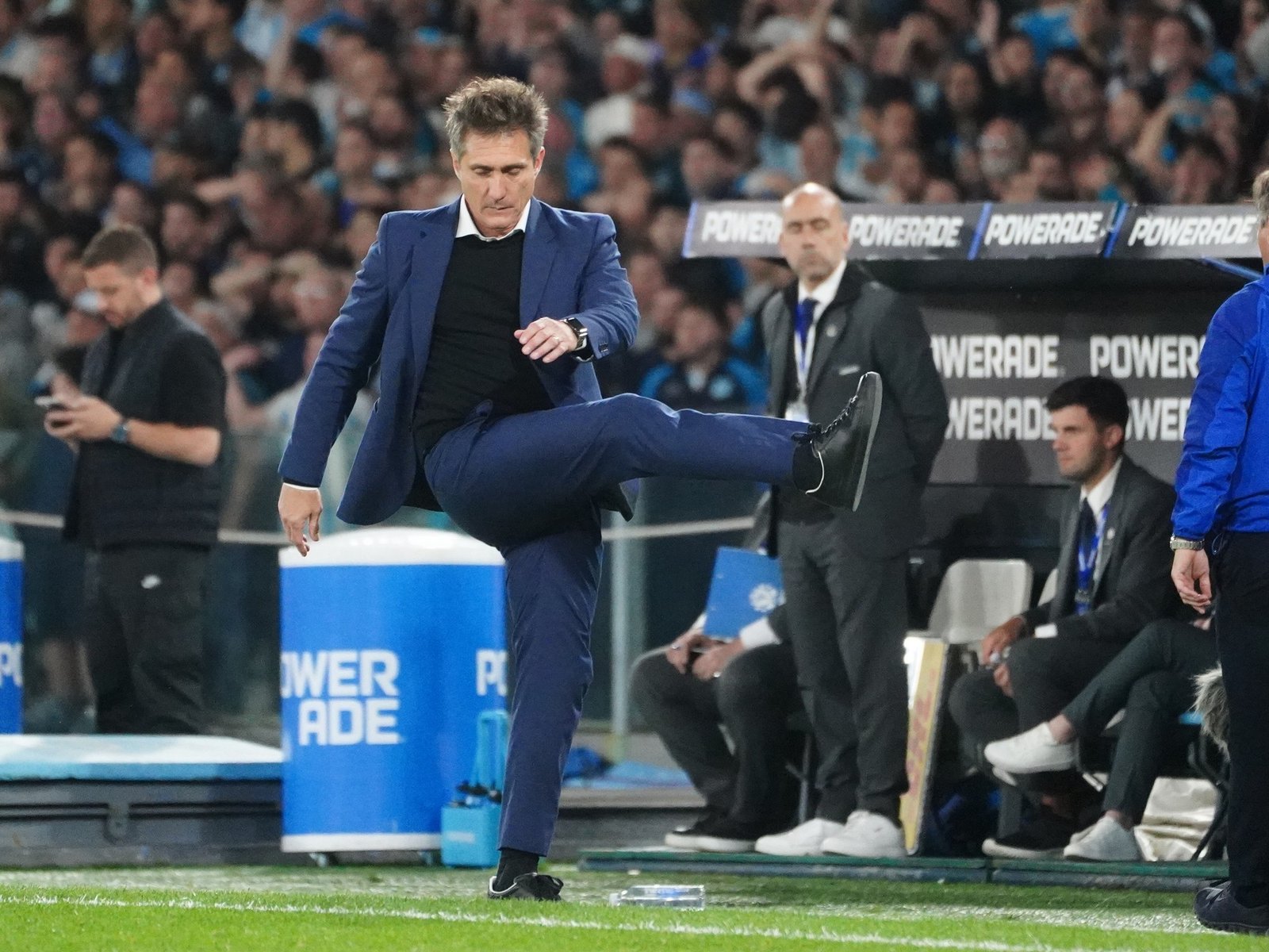 La ironía de Guillermo Barros Schelotto tras los dos goles anulados a Vélez en la serie vs Racing por la Libertadores: “Eficacia tuvimos”