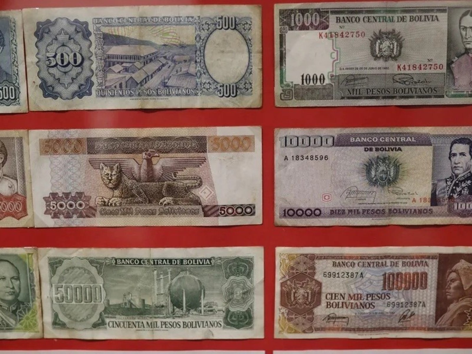 La mayor colección privada de monedas y billetes muestra en Bolivia la evolución del dinero