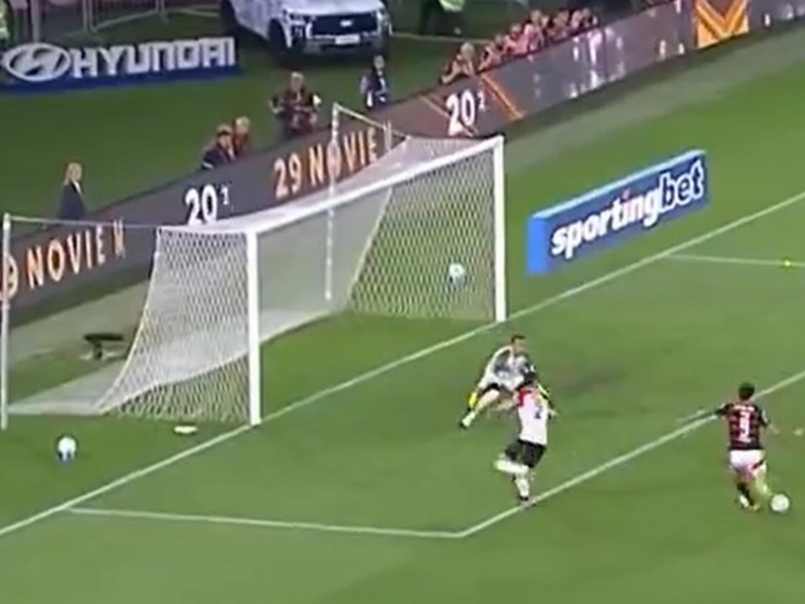 La milagrosa atajada de Fernando Muslera que le dio vida a Estudiantes ante Flamengo por la Copa Libertadores