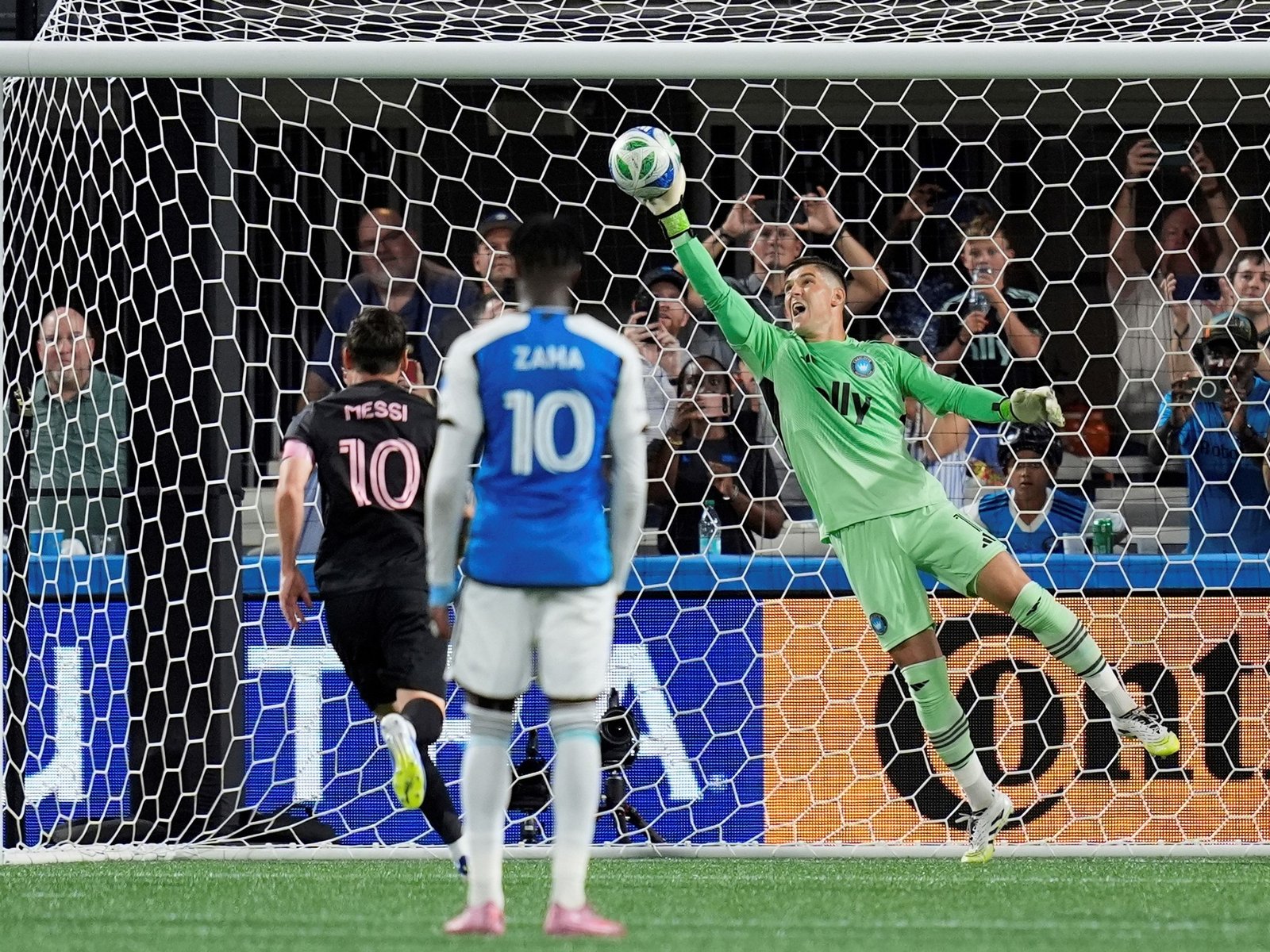 Leo falló un penal y sufre una dura derrota en la MLS