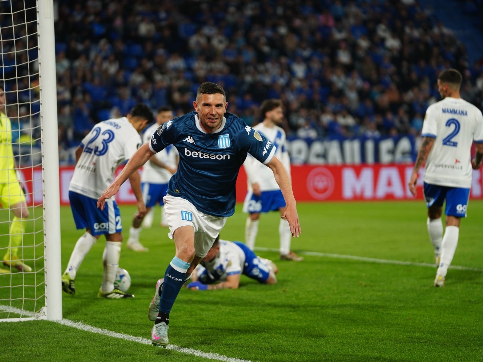 Maravilla Martínez llegó a los 50 goles en Racing vs Vélez y se acerca a una marca de Diego Milito: “Hay que estar ahí…”