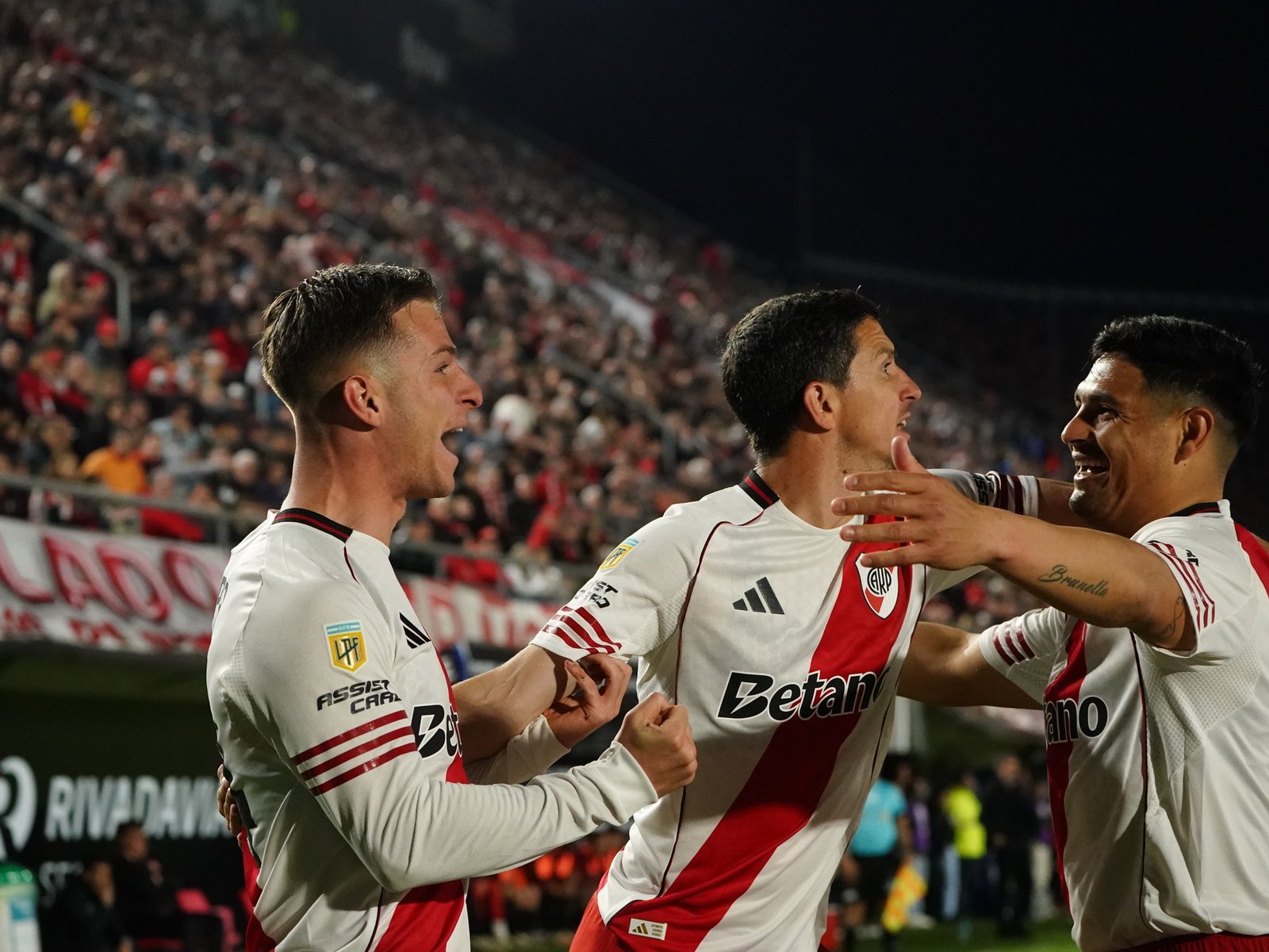 River recuperó la punta de su zona, Independiente se hunde y arde la lucha en el descenso