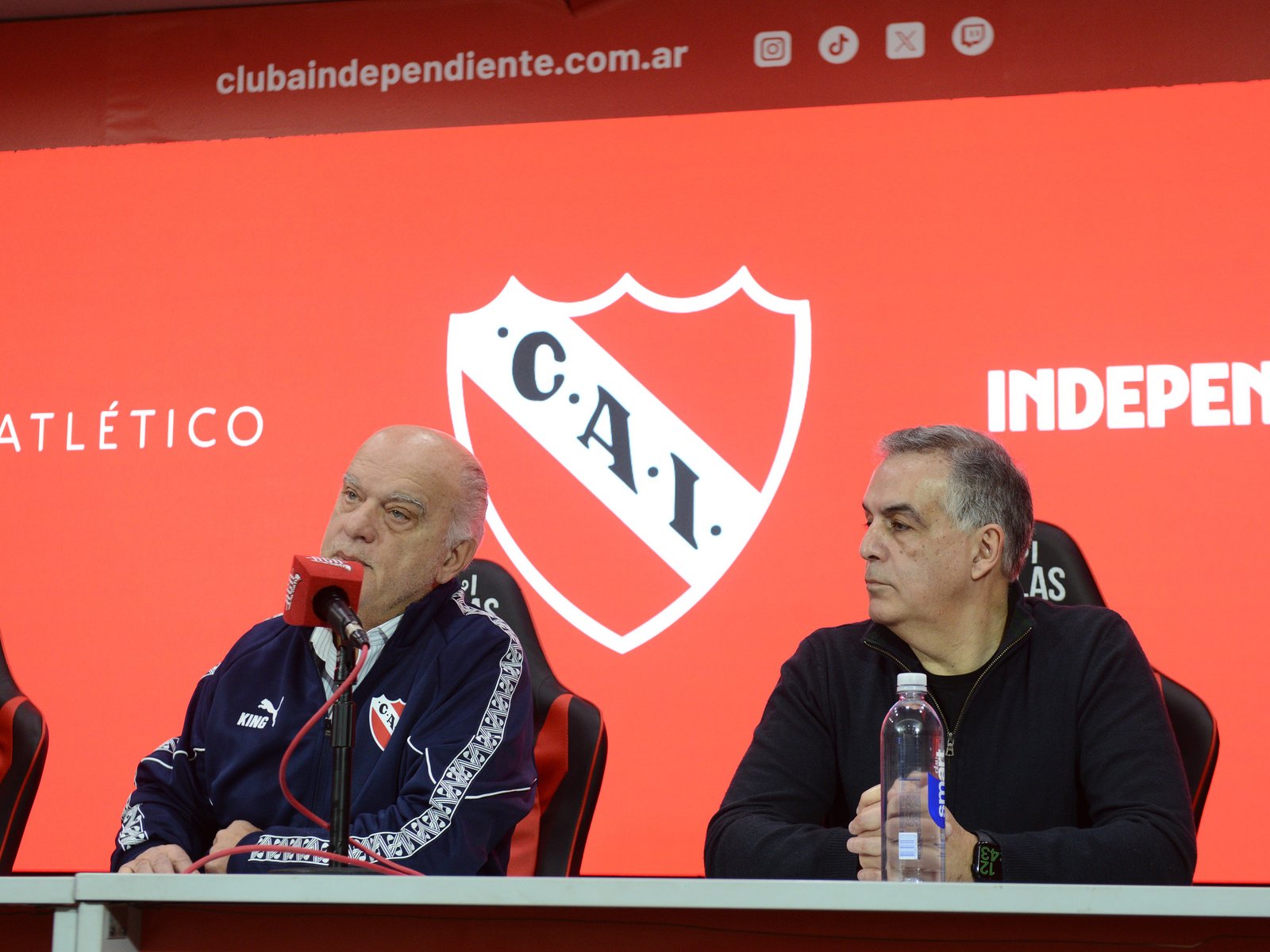 “Solo en su mente puede haber algo tan delirante”