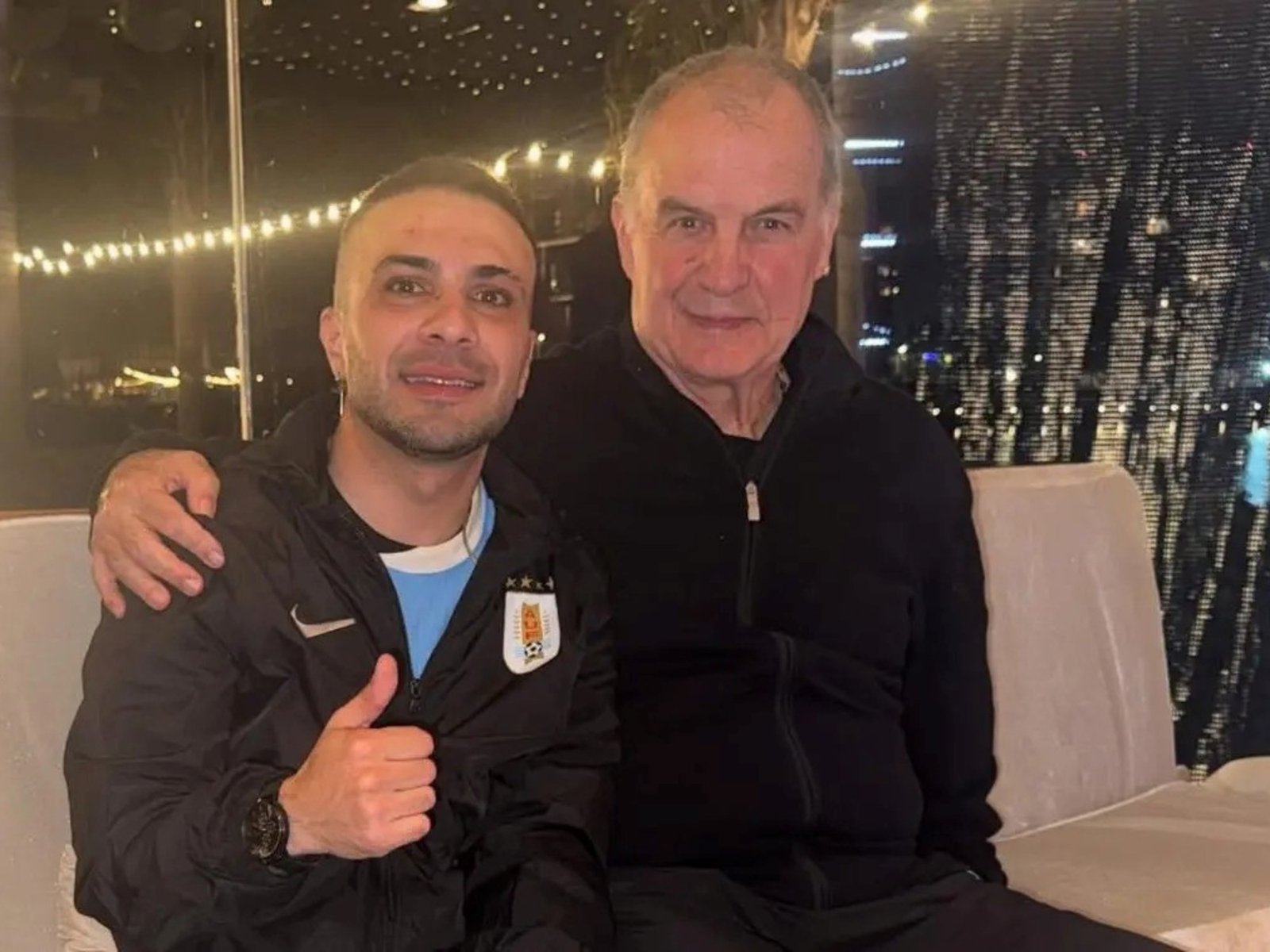 Un festejo a lo Loco: Bielsa, presente en la celebración íntima de Uruguay por la clasificación al Mundial :: Olé