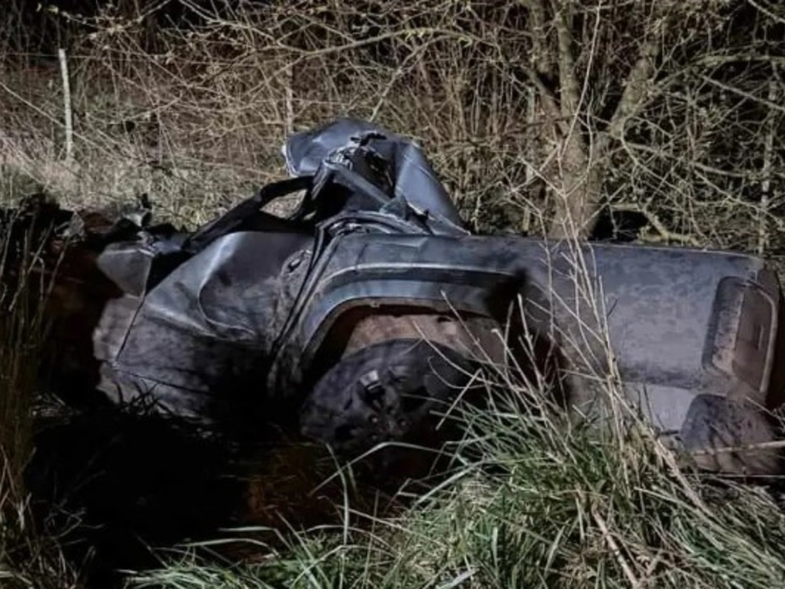 Un secretario de Seguridad cruzó la ruta 2 con un camión y lo chocó una VW Amarok: murió su conductor