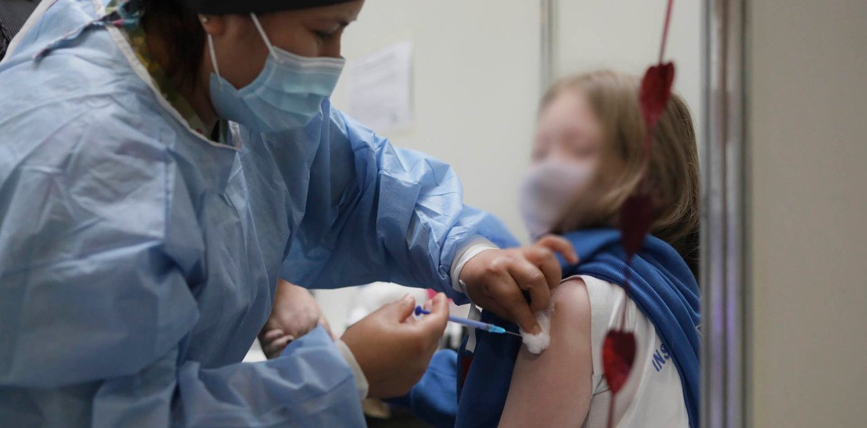 Vuelve la polémica sobre el efecto de la vacuna del Covid en los chicos por un informe que se filtró en EE.UU.