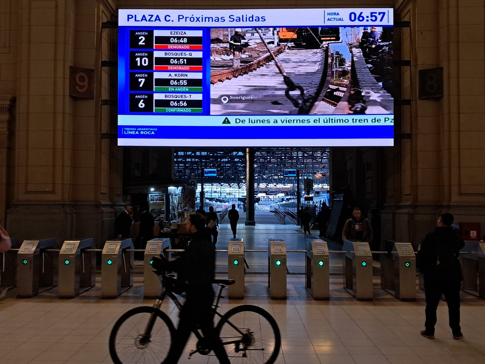 cancelaciones, demoras y servicios a paso de hombre