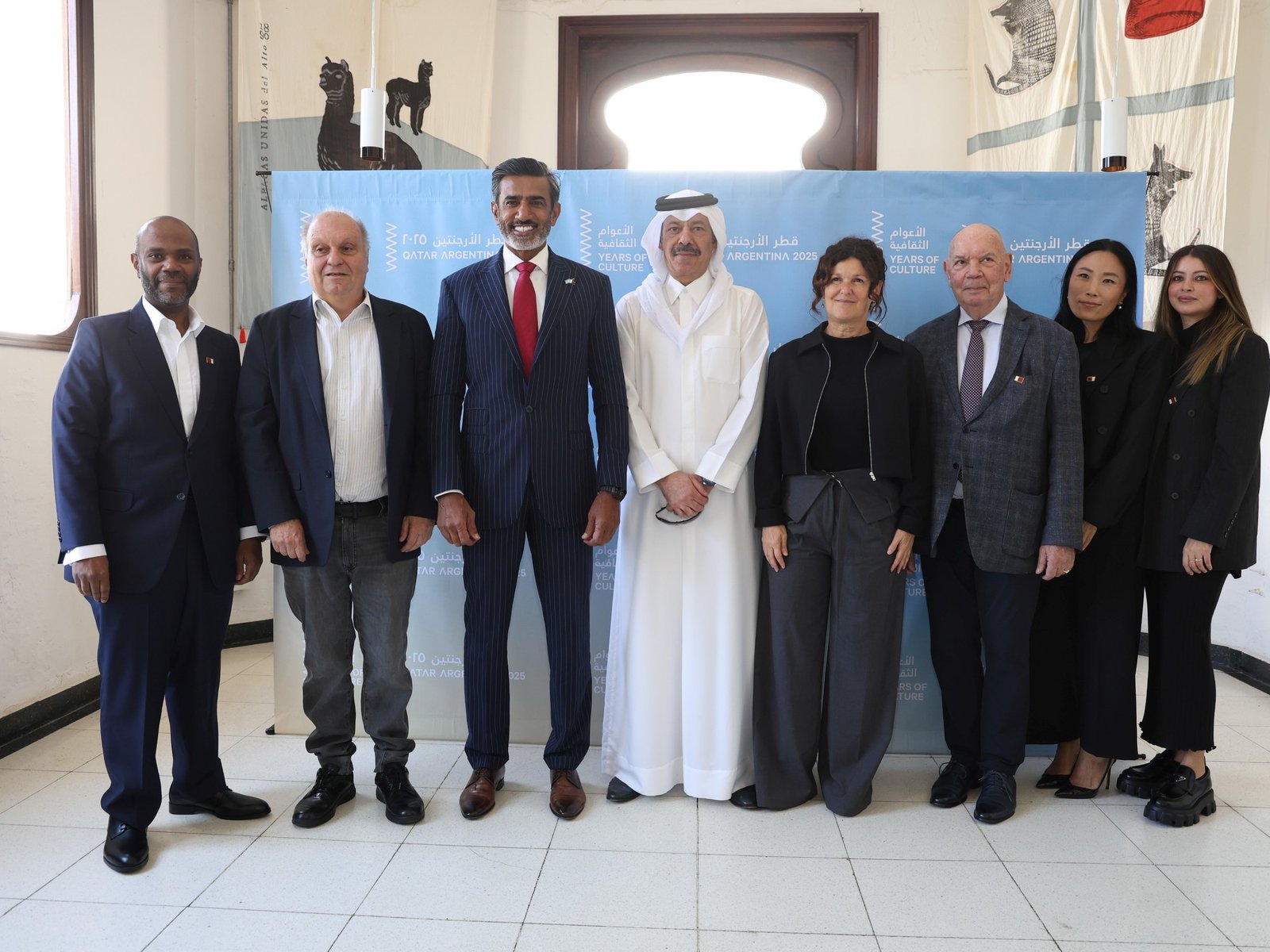 conciertos, murales y esculturas para unir dos mundos