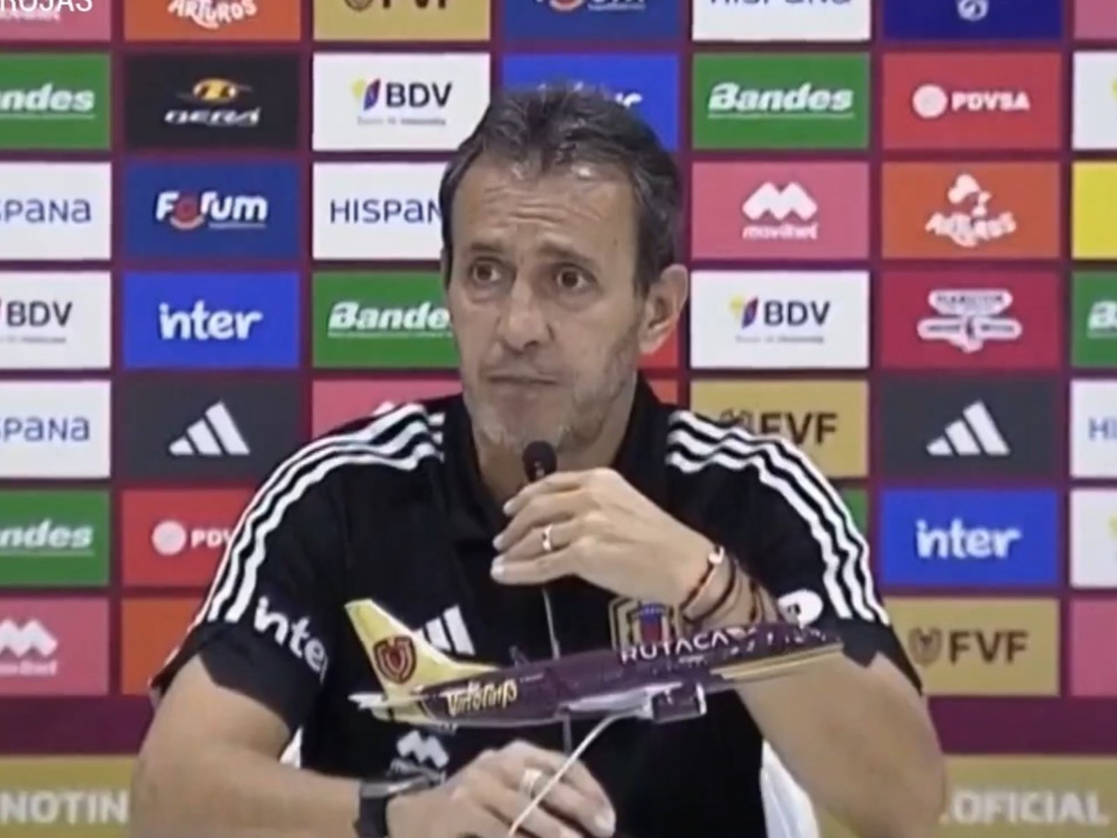 el dolor de Fernando Batista en una conferencia que duró 84 segundos y no tuvo preguntas