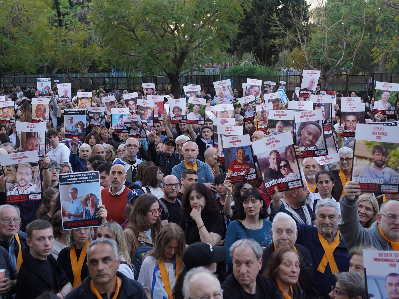 entre el dolor, los recuerdos y la exigencia de que “los rehenes vuelvan a casa”