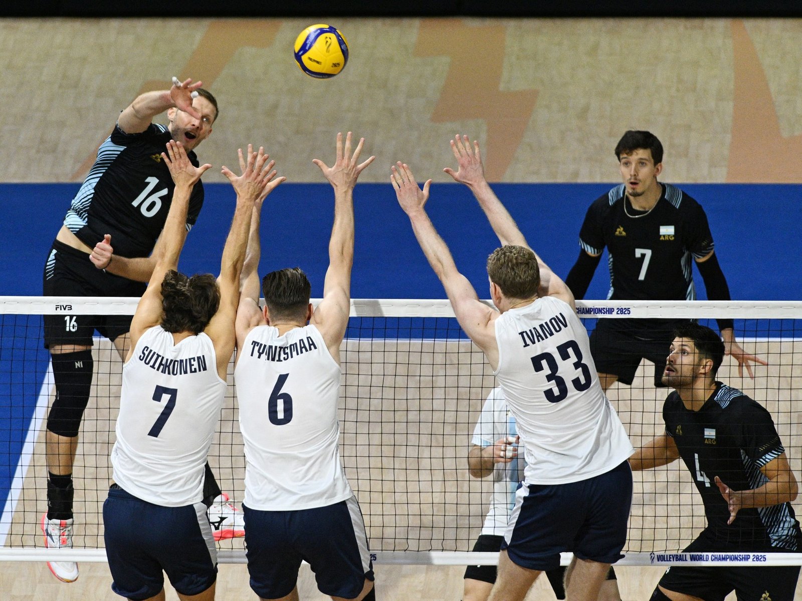 gran remontada ante Finlandia en el debut del Mundial de Vóleibol de Filipinas