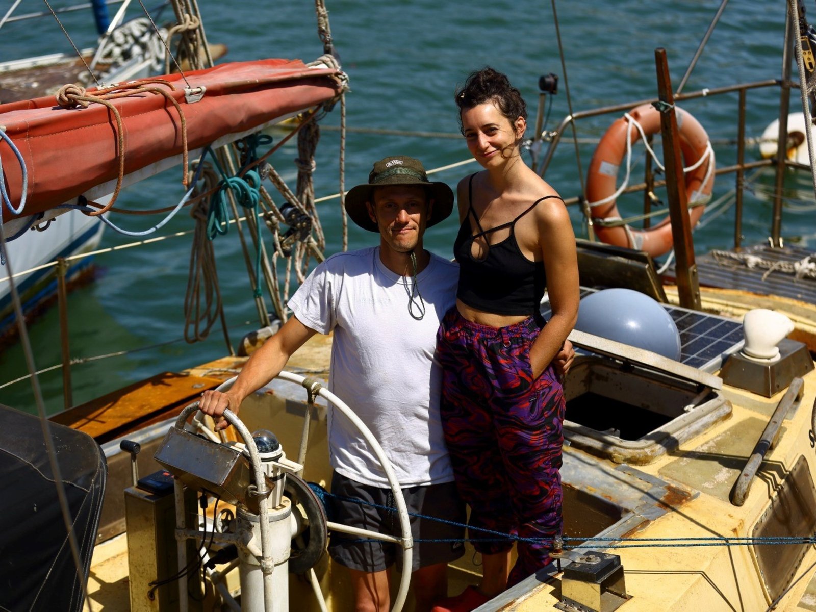 la astrónoma que le dio un giro a su carrera, vive en un velero y difunde la ciencia en redes