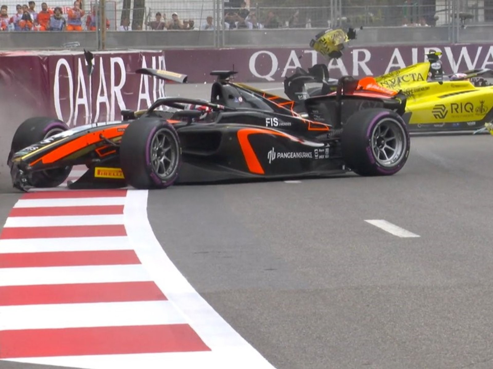 la maniobra criminal del checo Roman Stanek en Bakú, que destrózó dos autos y obligó a frenar la clasificación en Azerbaiyán