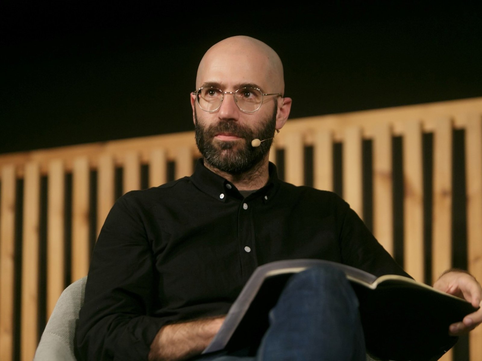 la visión del curador catalán Lluís Nacenta