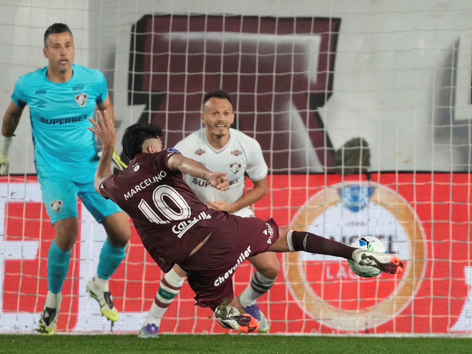 le ganó a Fluminense para ir con ventaja a la revancha en Brasil