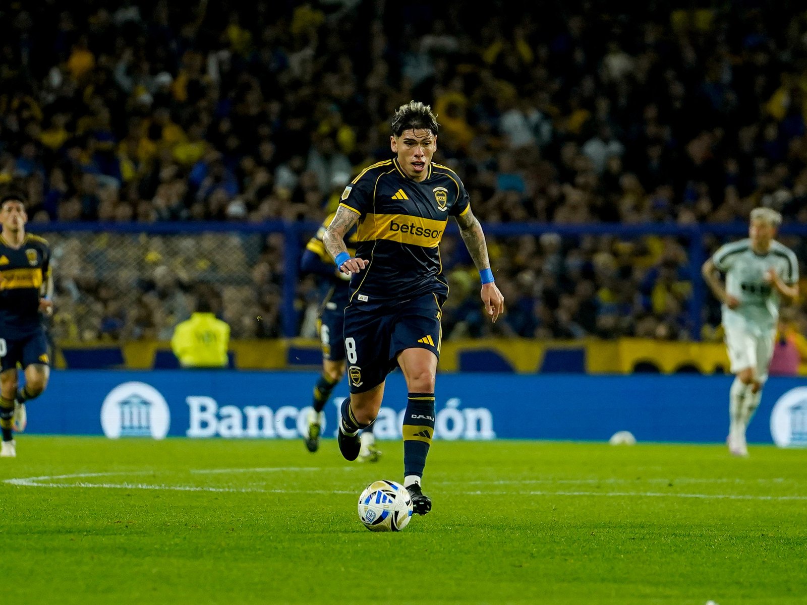 se lesionó Carlos Palacios y eso podría abrirle la puerta de regreso a uno de los “borrados”