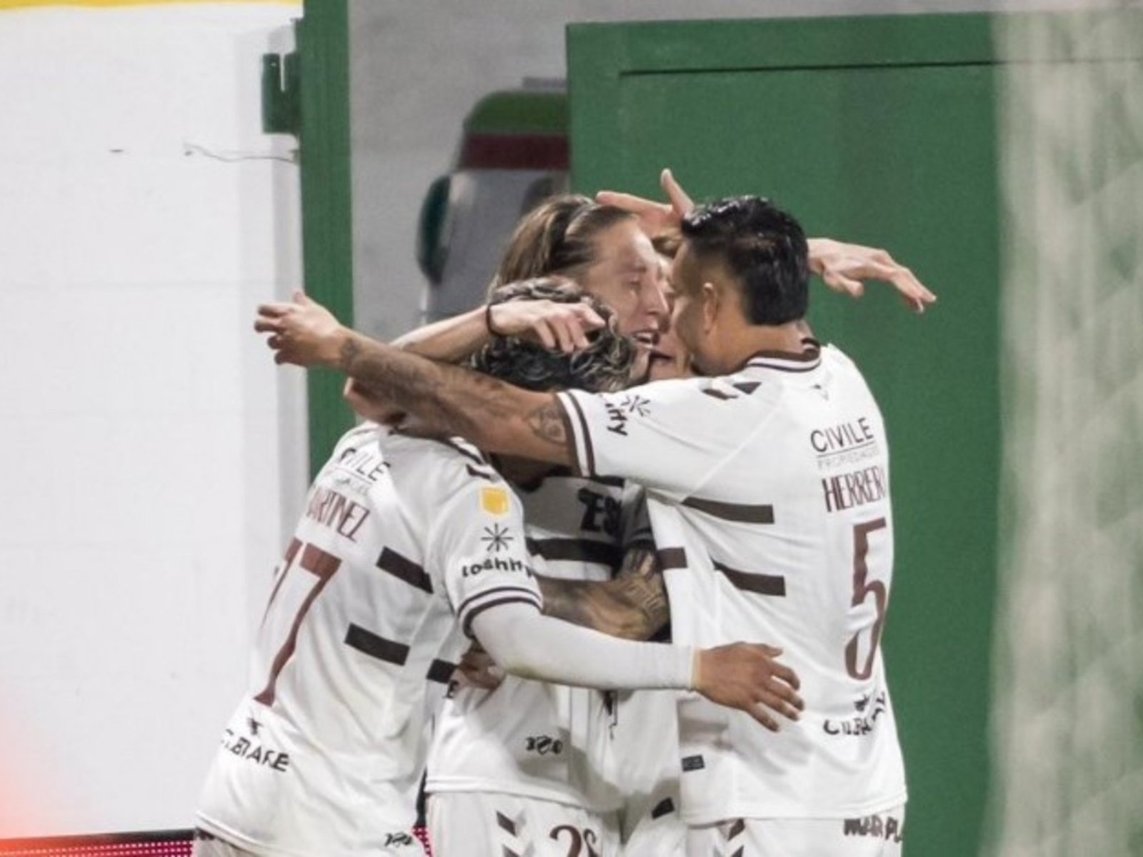 se lo dio vuelta a Defensa en Varela y se acerca a la zona de playoffs