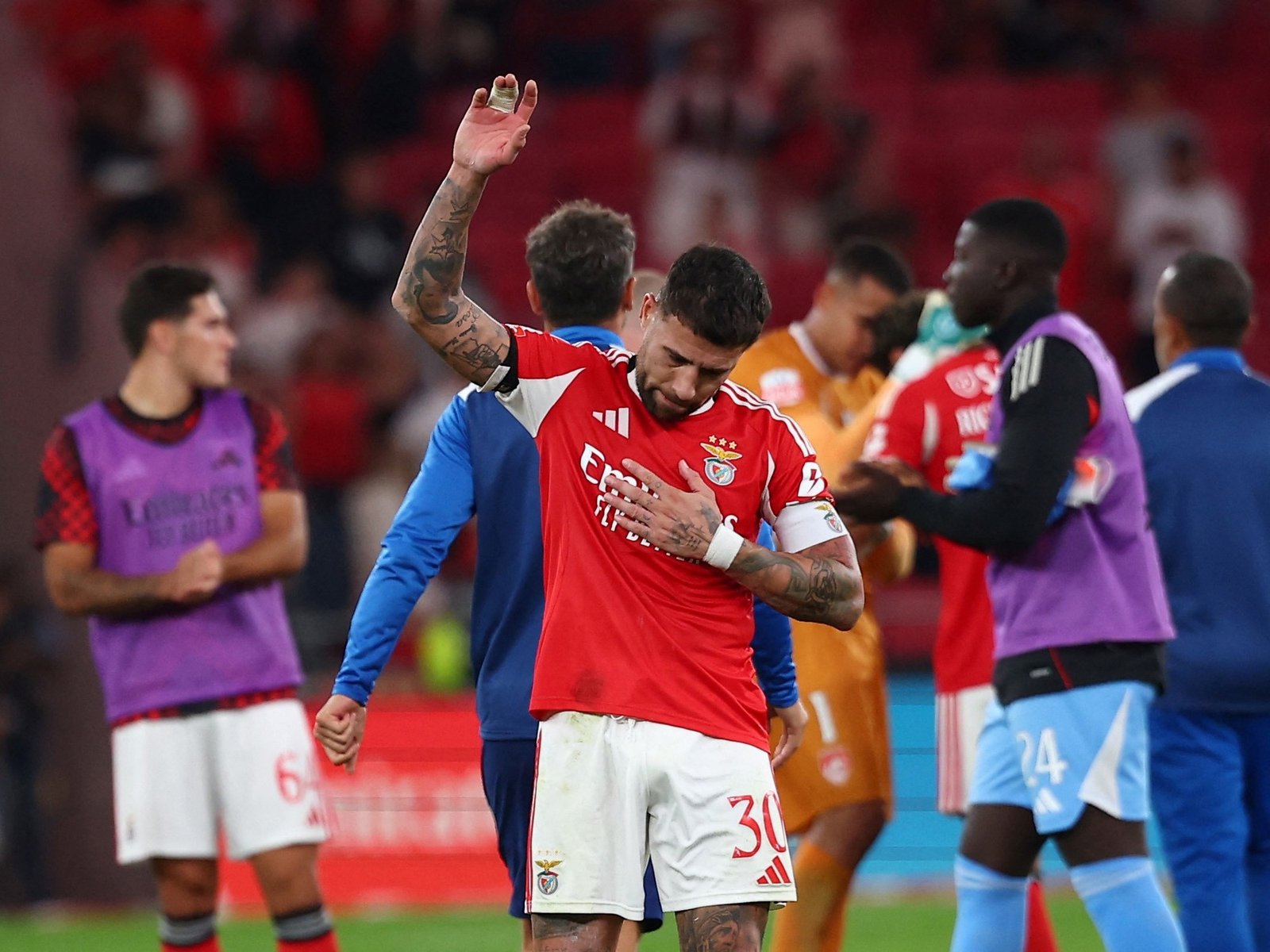 tras la expulsión con la Selección cometió un error que le costó el triunfo al Benfica