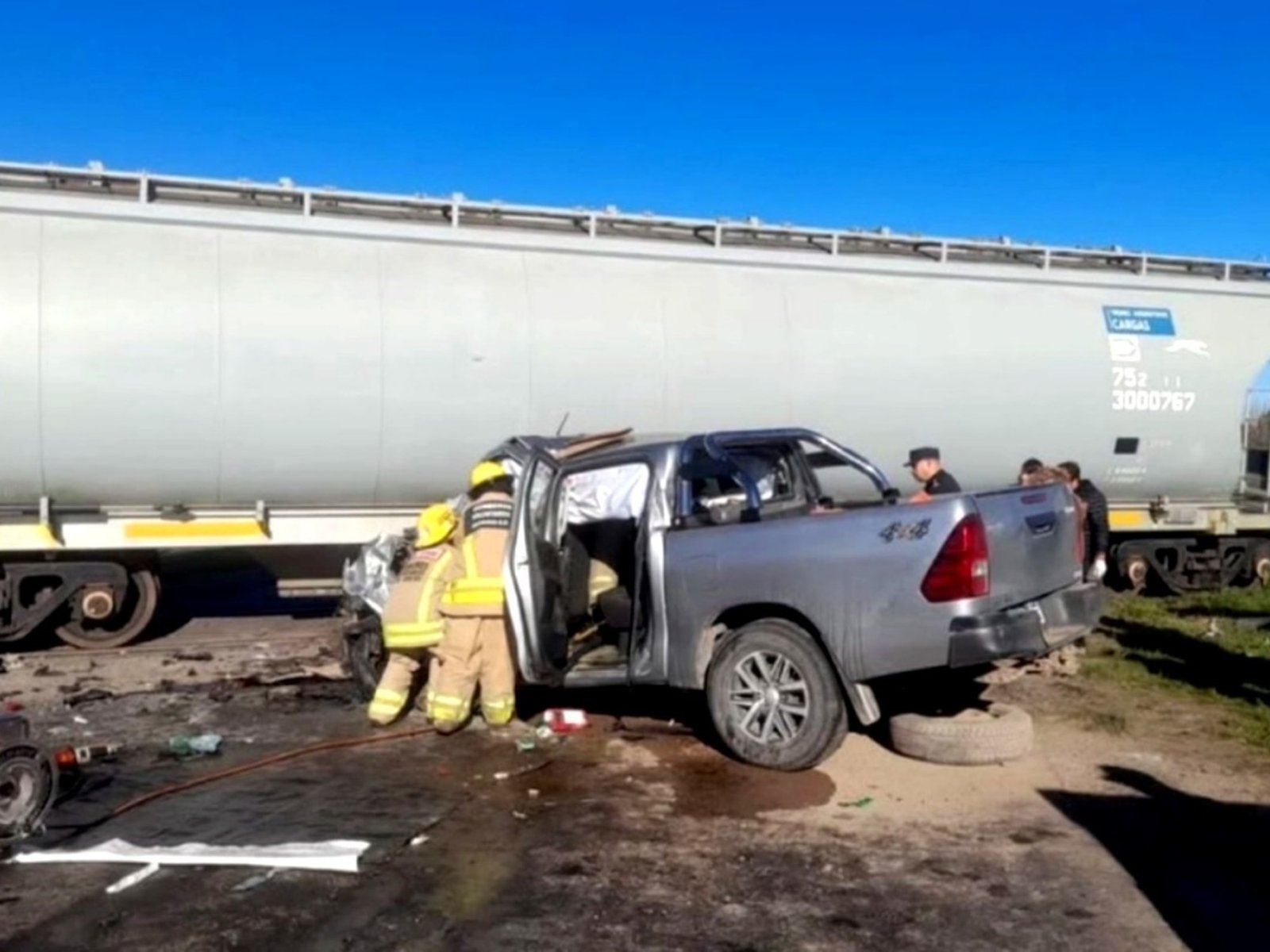 tres amigos que iban a pescar a Gualeguay murieron en un choque contra un tren de carga
