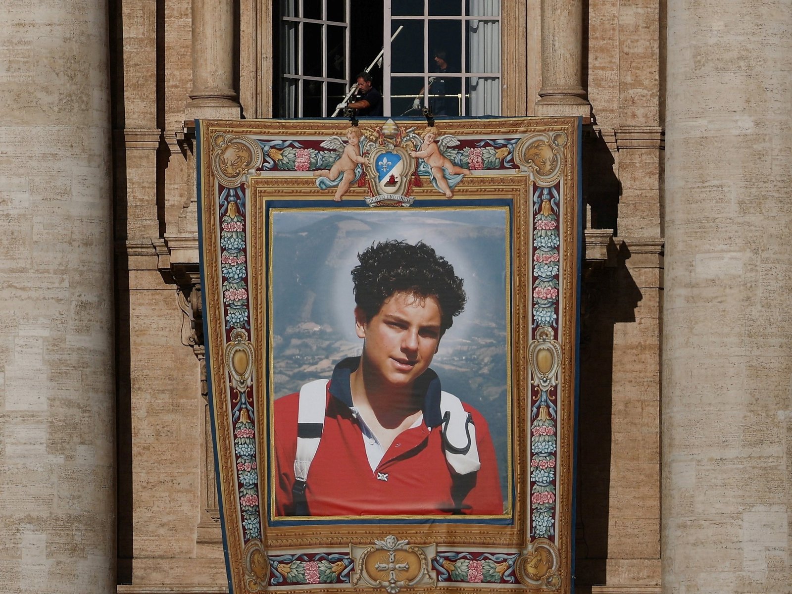 un libro cuenta la historia del chico de 15 años y amante de internet que será canonizado el domingo