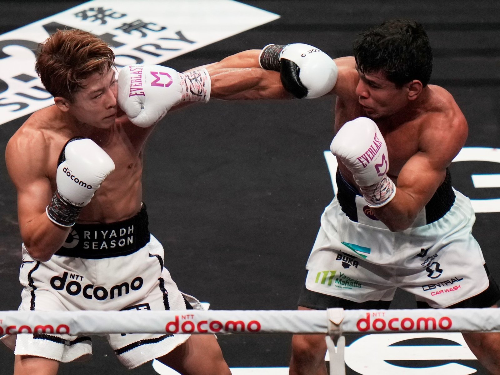 venció por puntos al uzbeko Akhmadaliev y retó desde el ring a su próximo rival