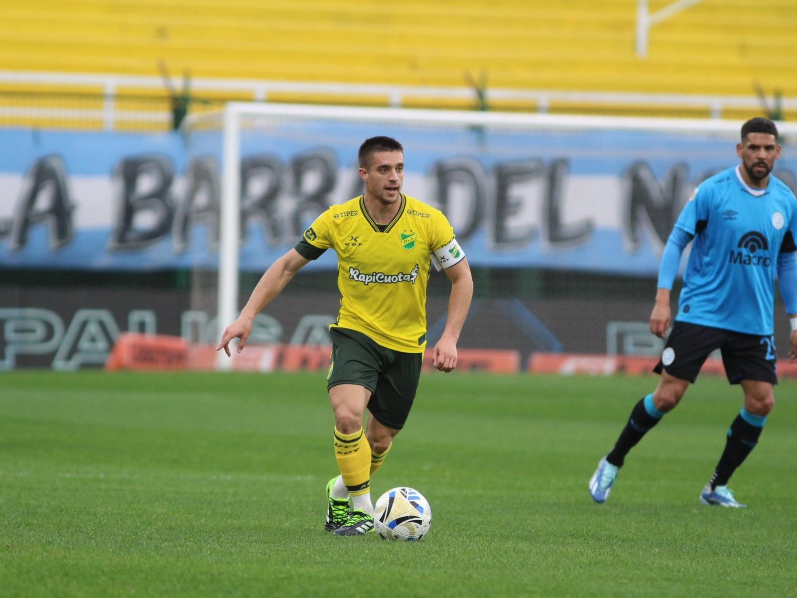 ¿cuál es el equipo que más la revolea y cuál el que más la tiene y más la toca?