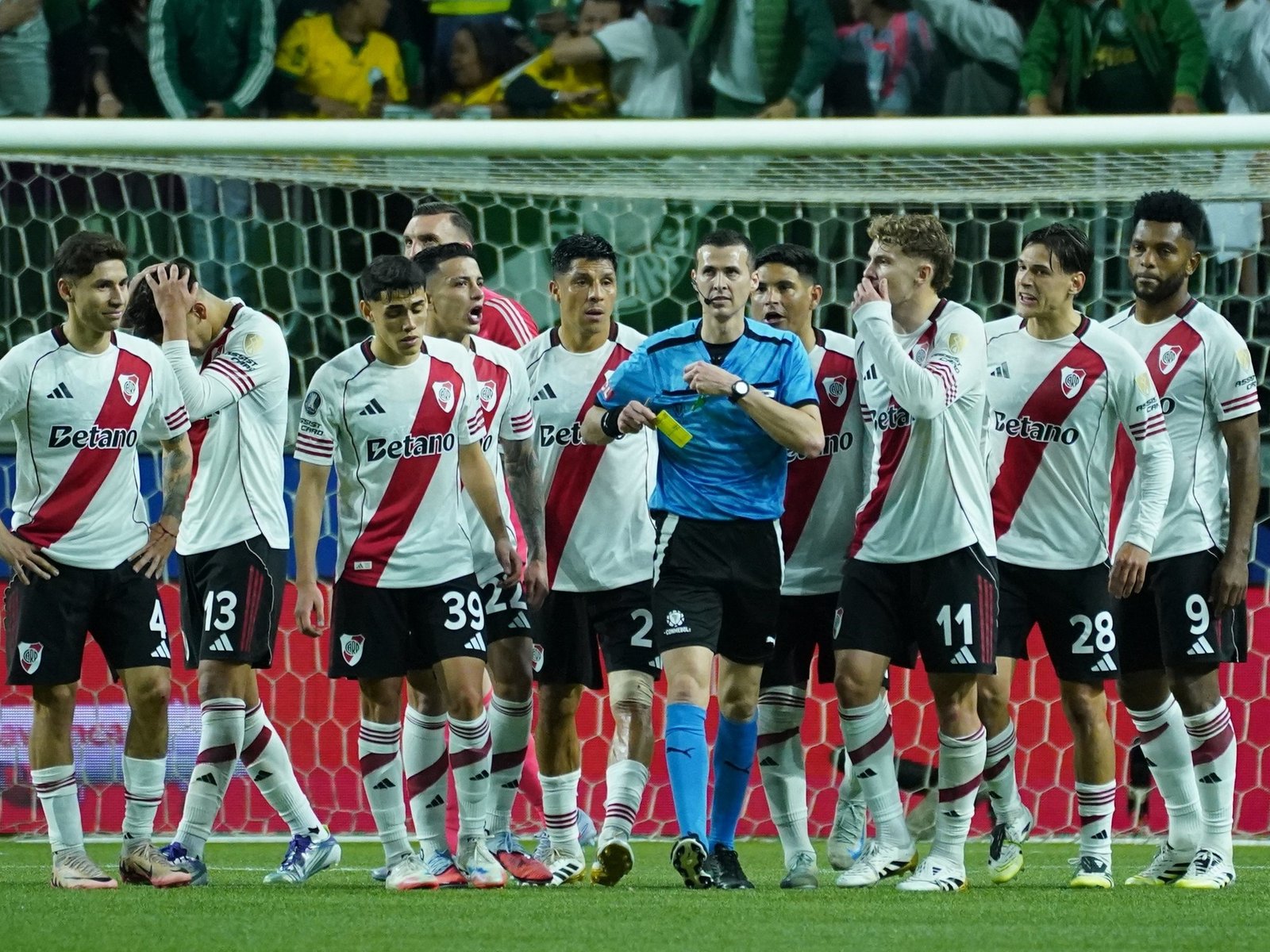 ¿qué le protestó al árbitro de la revancha en la Copa Libertadores?