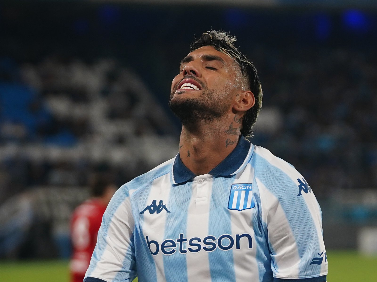 Adrián “Rocky” Balboa pidió disculpas en las redes por agredir al Huevo Acuña en el Racing-River: “No volverá a pasar”