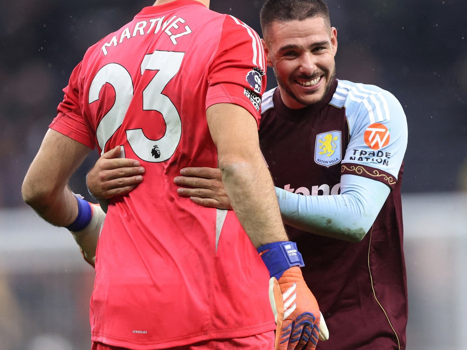 Aston Villa festejó por las atajadas de Dibu Martínez y el golazo de Buendía, que amargó al ausente Cuti Romero en el Tottenham