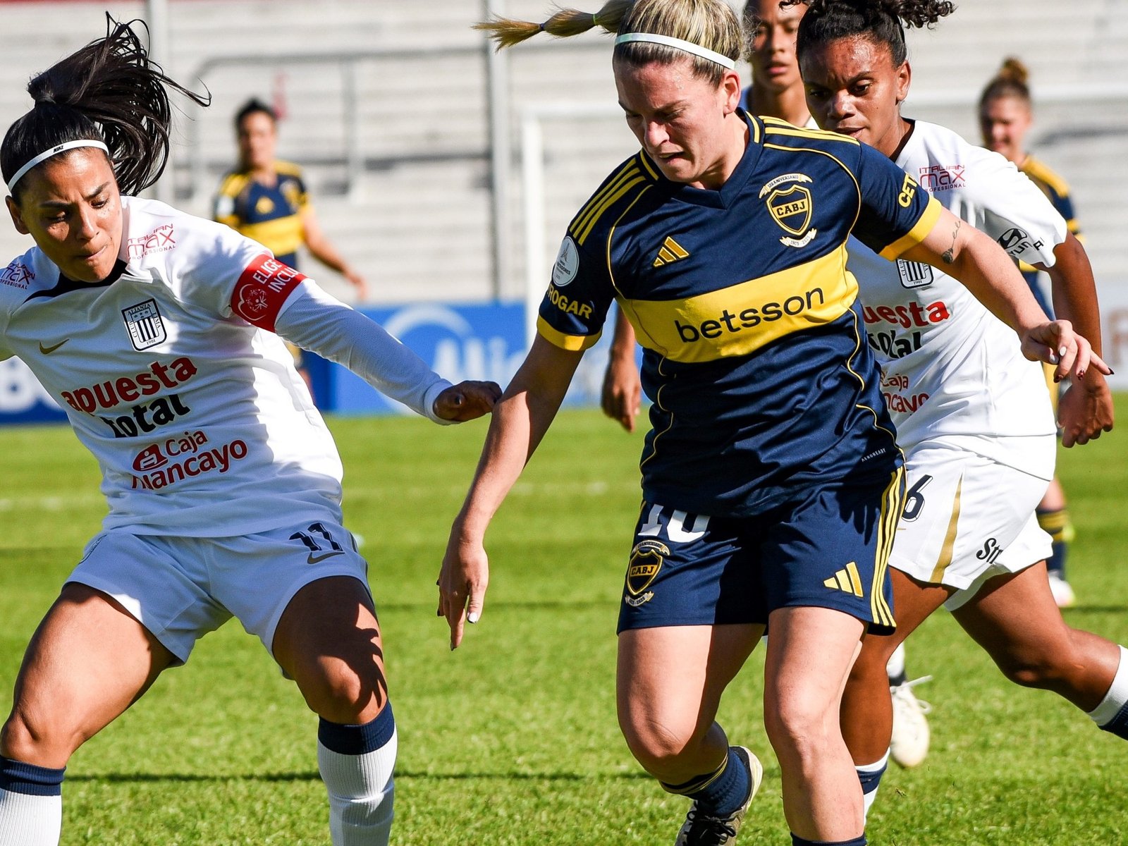 Boca debutó en la Copa Libertadores femenina con poca puntería, se salvó de un penal por el VAR y empató contra Alianza Lima de Perú