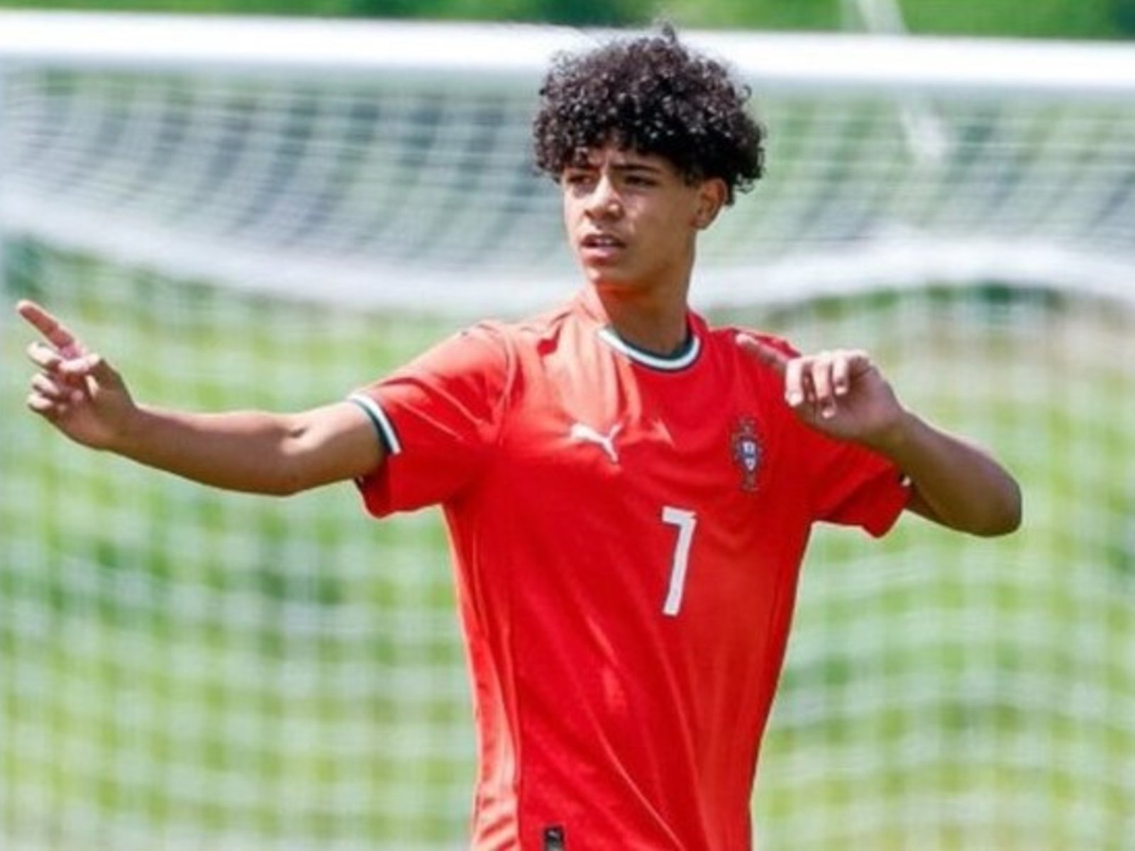 “Cristianinho”, el hijo mayor de Cristiano Ronaldo, debutó con la selección Sub 16 de Portugal