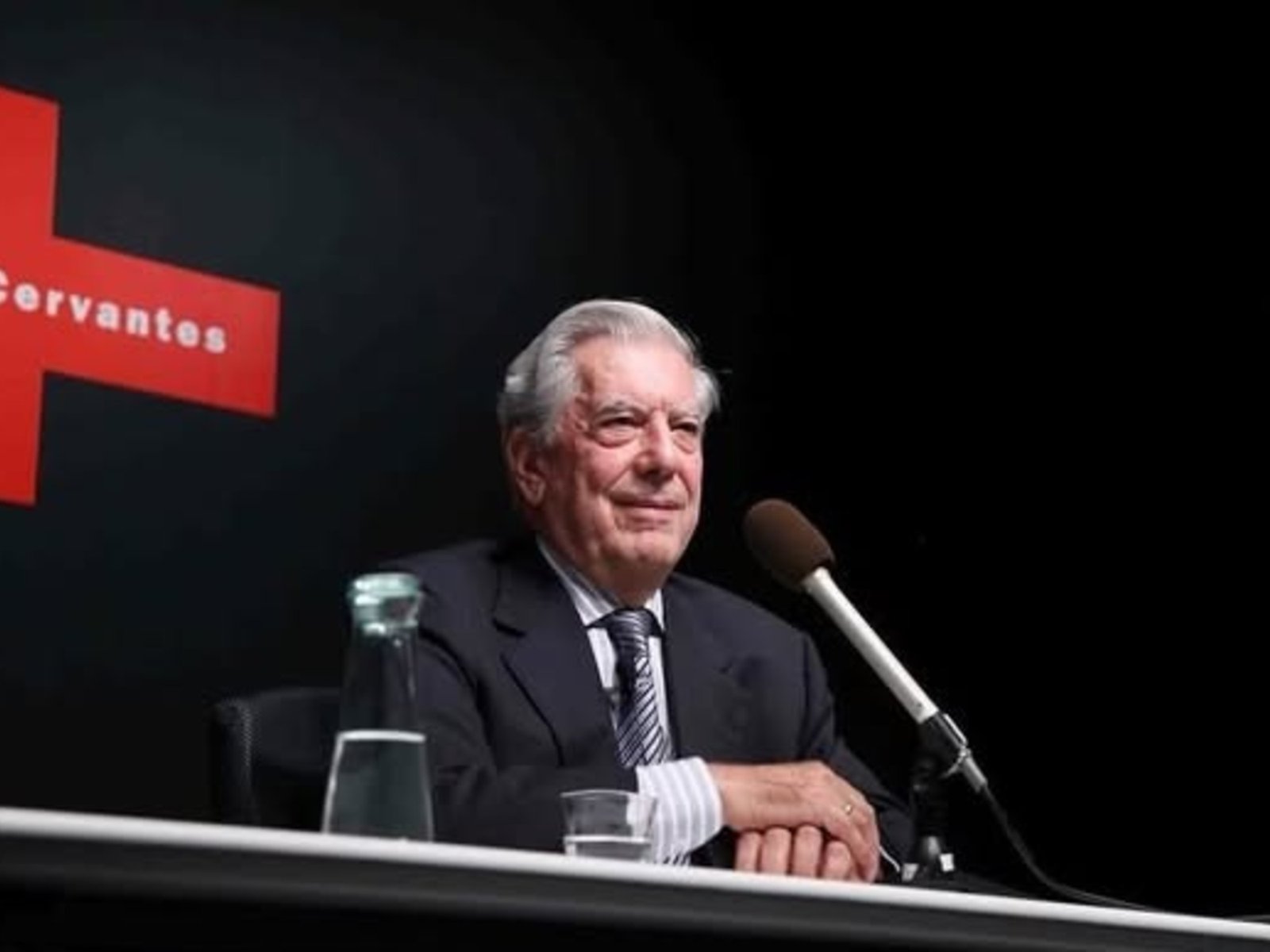 El Instituto Cervantes recibe hoy un legado ‘in memoriam’ de Mario Vargas Llosa