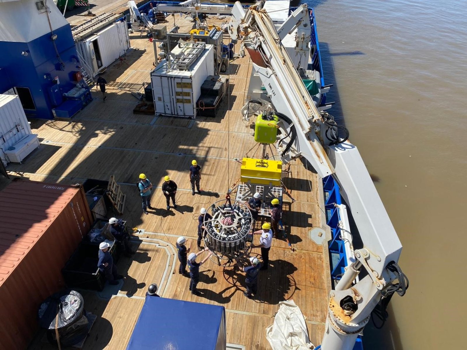 El barco del streaming desde el fondo del mar que estuvo varado en el puerto y el paso que le faltaba para zarpar