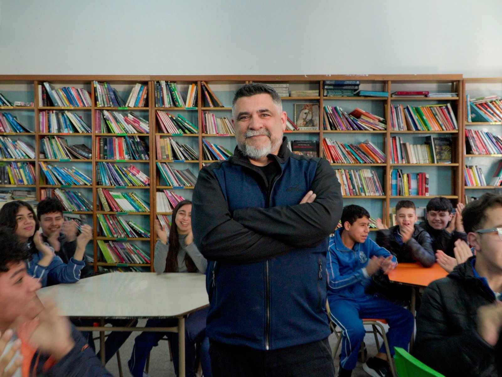 El docente porteño que lleva la clase de biología a las plazas y parques de la Ciudad