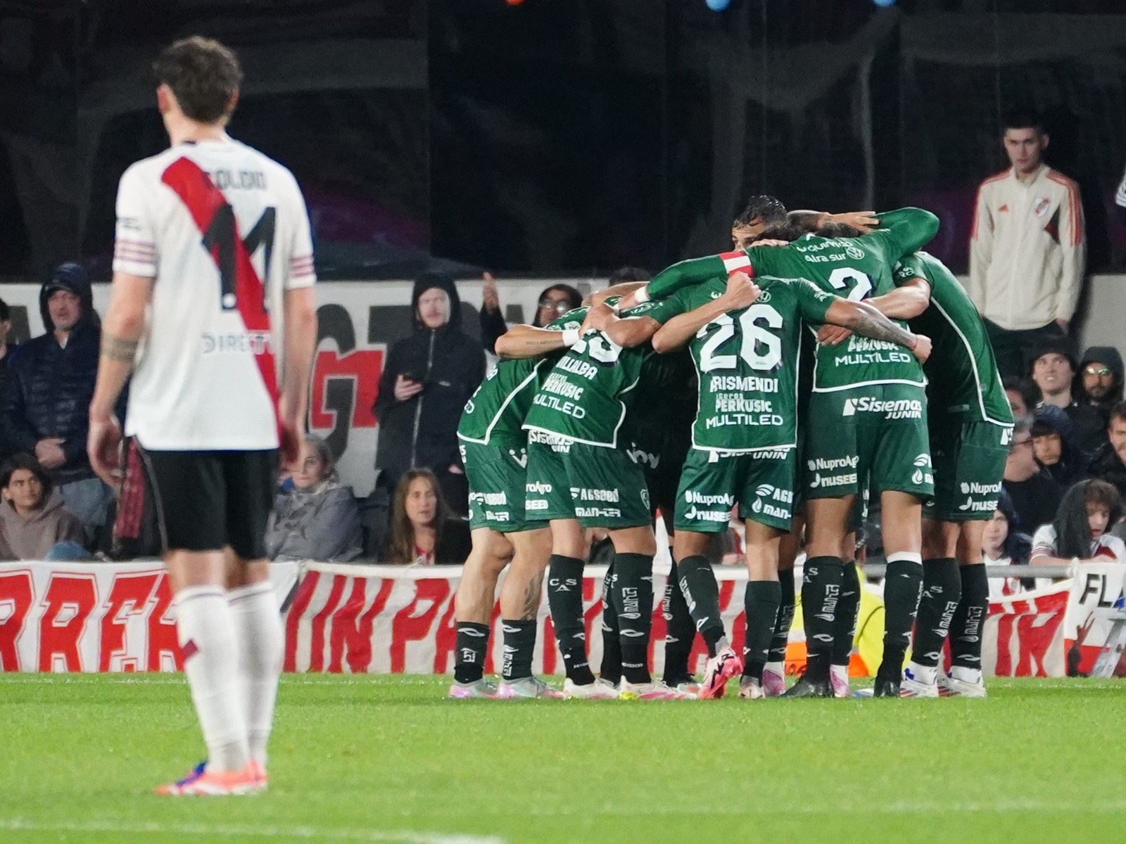 El error grosero de Armani que le puso cuesta arriba el partido a River contra Sarmiento en el Monumental