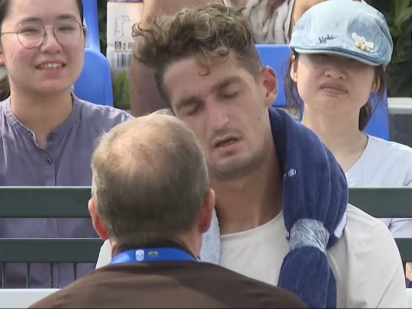 El tenso momento que se vivió en el Masters 1000 de Shanghai con el rival de Ugo Carabelli que se descompensó por el calor