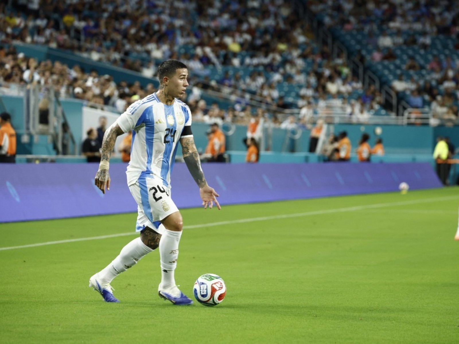 Enzo Fernández fue desafectado de la gira con la Selección por una lesión en su rodilla