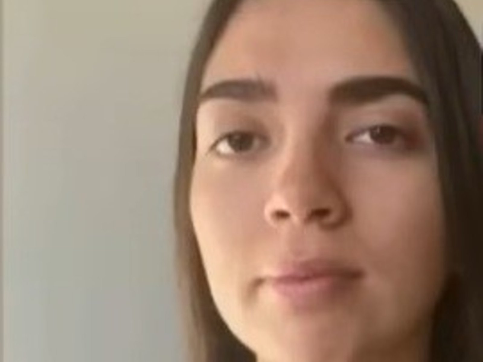 “Fue una desconexión voluntaria”, dijo Paola Mariana Lens cuando se presentó en la comisaría de España