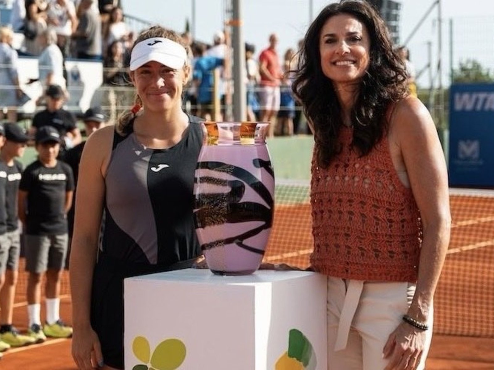 Gabriela Sabatini le entregó el trofeo y termina 2025 como Top 100