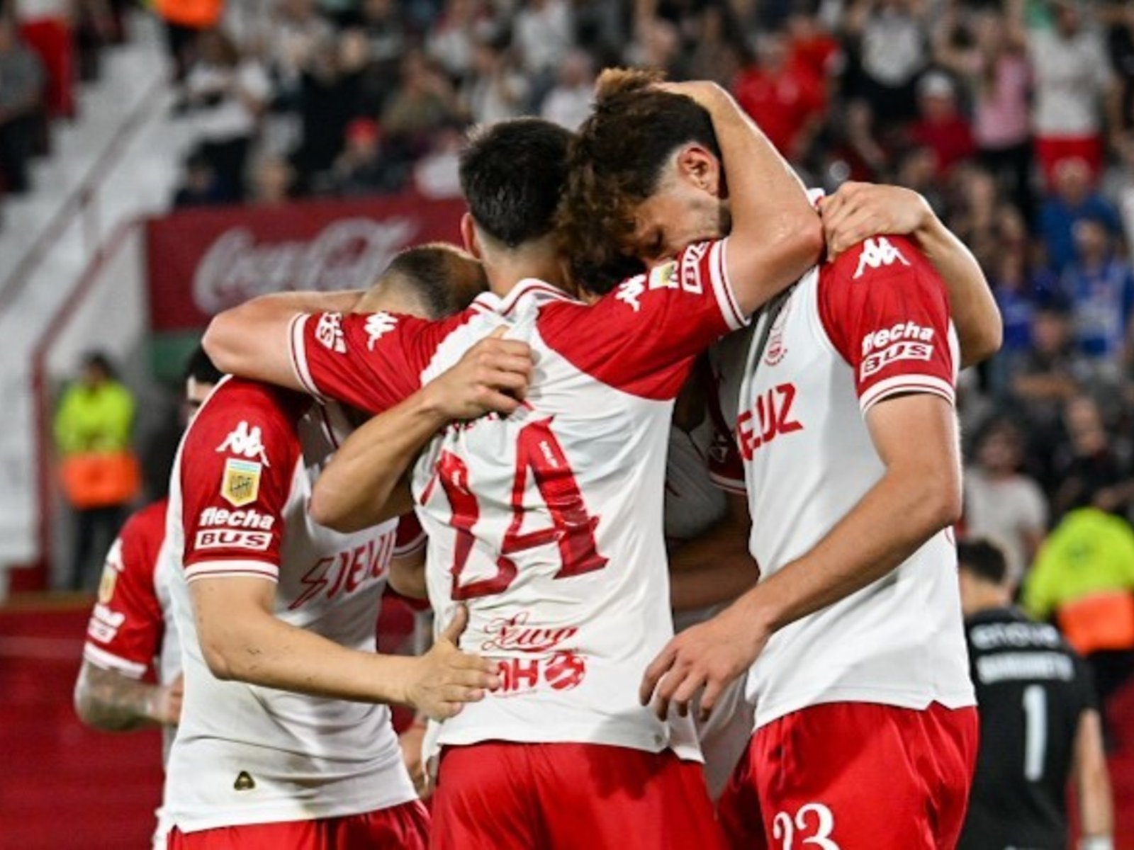 Huracán cortó la mala con una victoria contra Banfield, que sufrió una de las expulsiones más increíbles del Torneo Clausura 2025