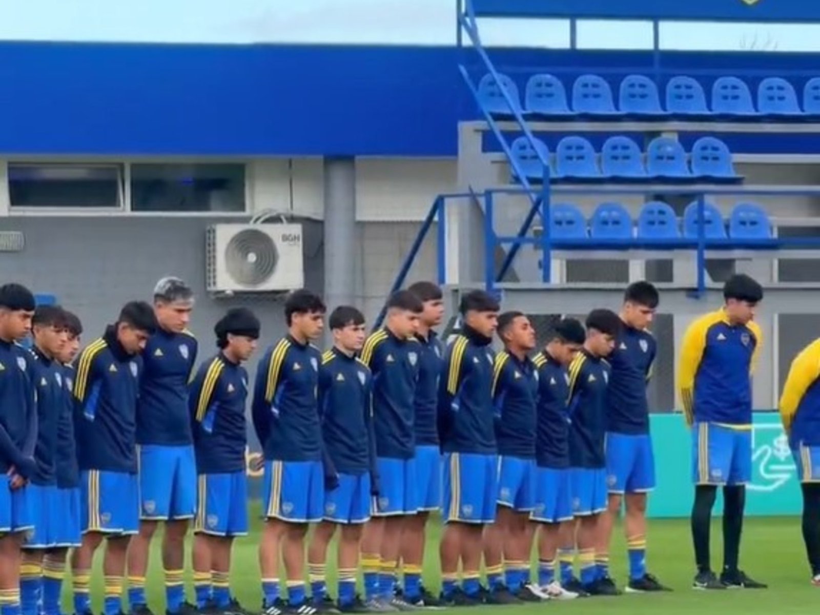 Las divisiones inferiores de Boca Predio y un emotivo homenaje Miguel Ángel Russo en su vuelta a las prácticas en Ezeiza