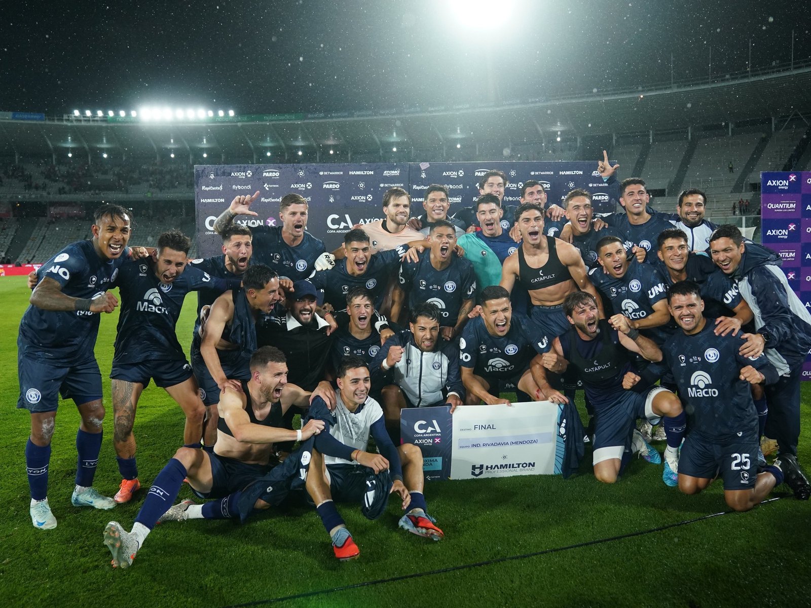 Las repercusiones en Independiente Rivadavia tras la eliminación a River y el delirio en el vestuario por el pasaje a la final de la Copa Argentina :: Olé