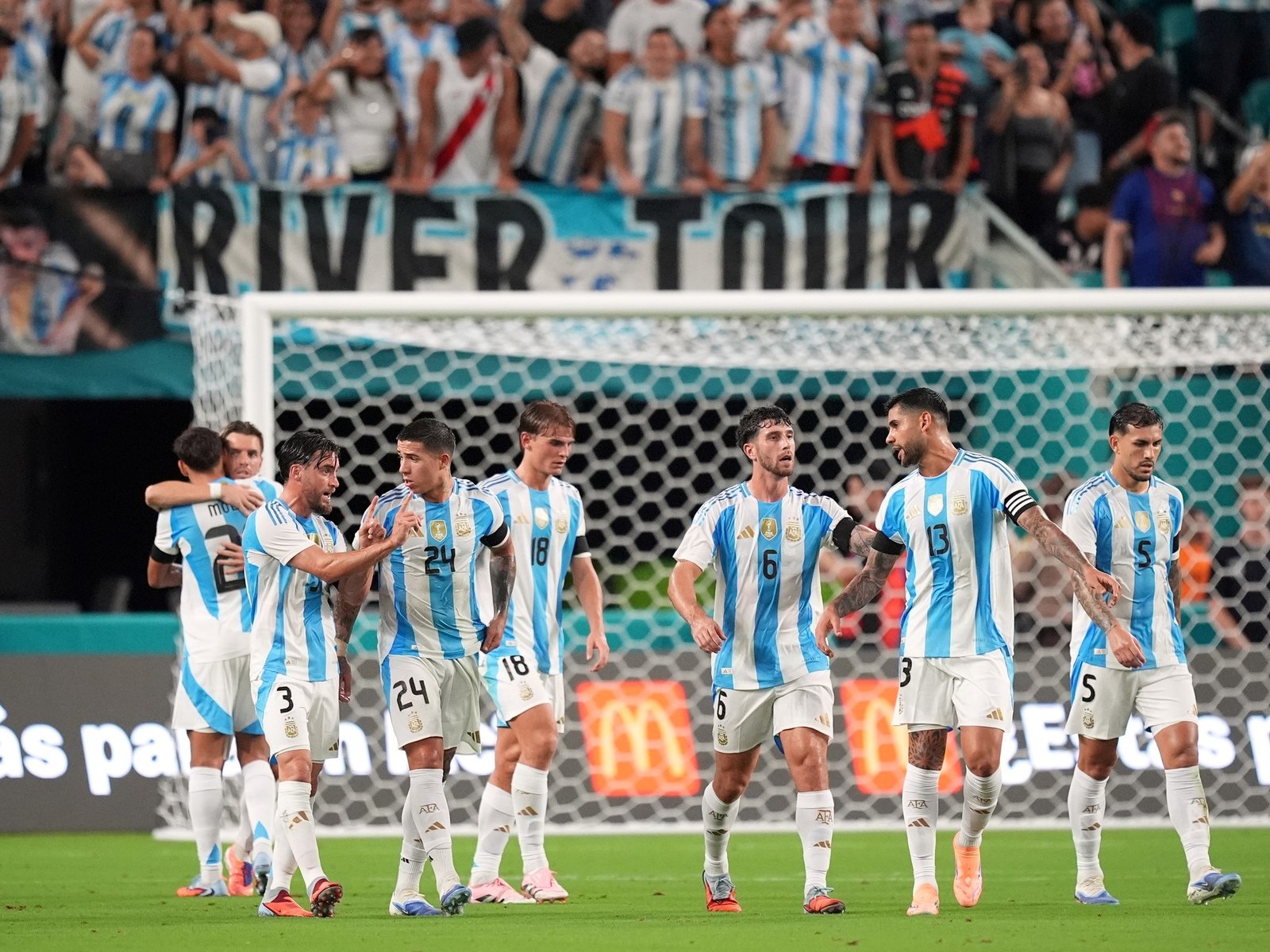 Lautaro Martínez estuvo hecho un toro y fue el mejor en Miami, pero no pudo con los reflejos de Contreras