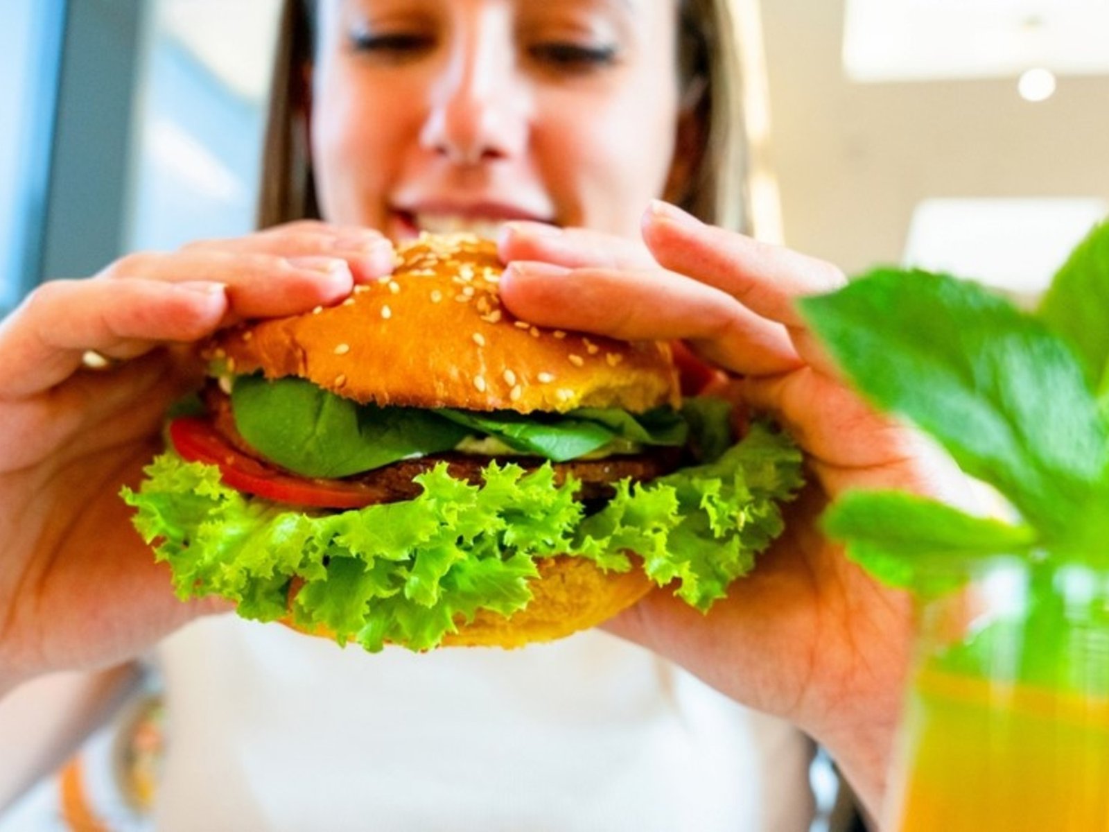 Por qué en Argentina hamburguesas y salchichas pueden seguir teniendo ese nombre aunque no lo sean