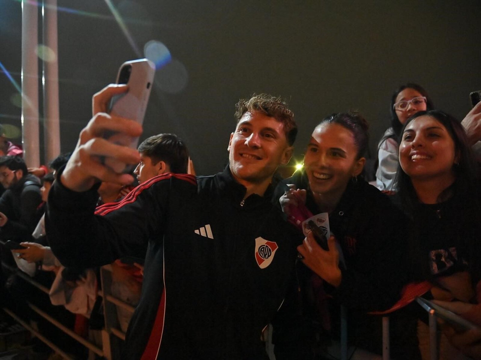 River camina en la cornisa :: Olé