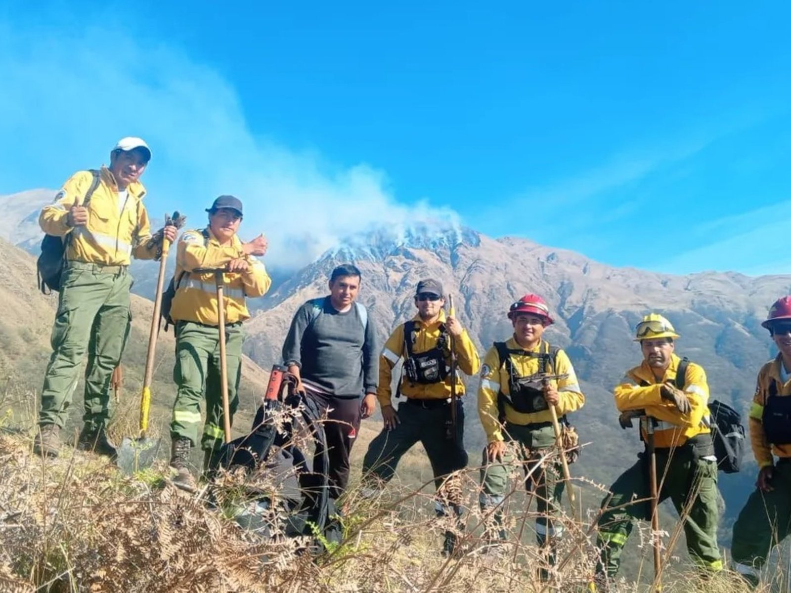 Se perdió en un cerro de Jujuy, prendió una fogata para dar aviso de su ubicación y provocó un incendio forestal