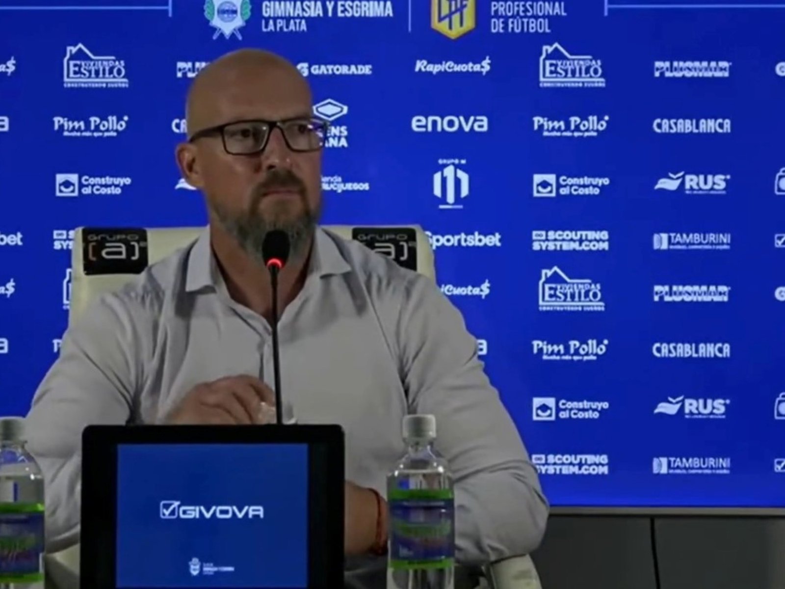 Tras una dura derrota, Orfila habló de su continuidad en Gimnasia en la víspera del clásico contra Estudiantes :: Olé