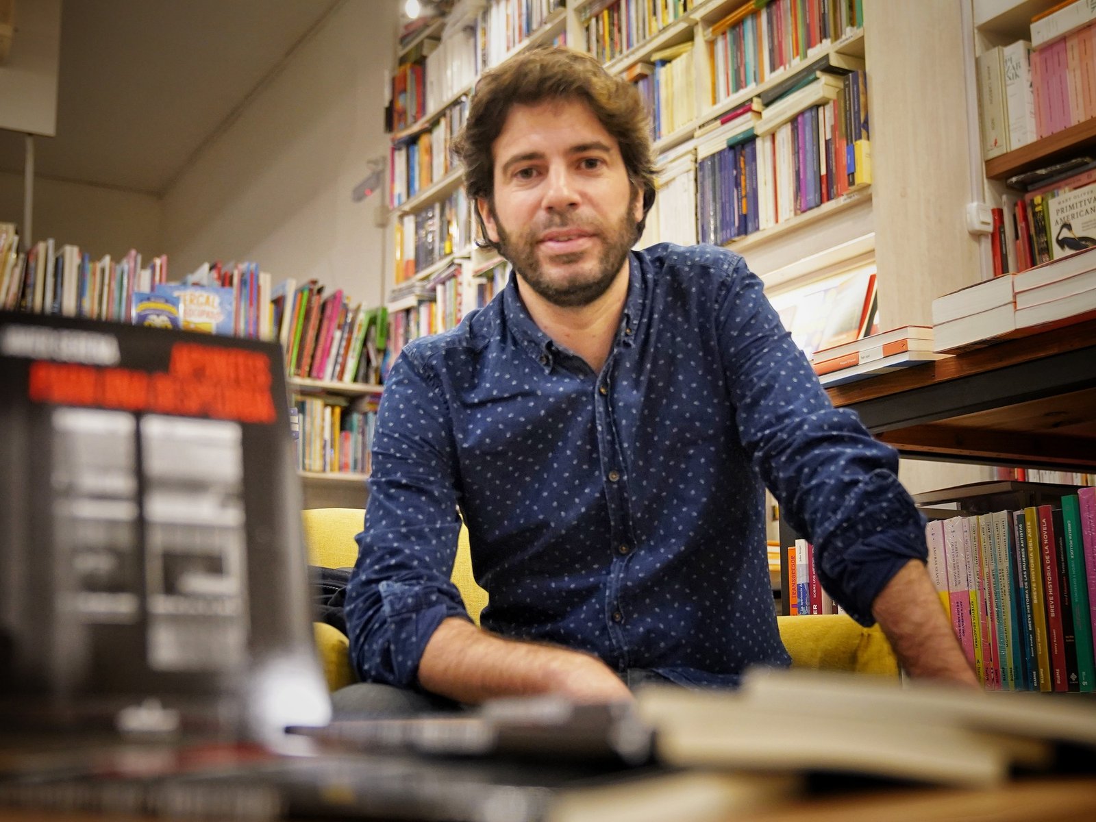 Un amor incierto, escritura bloqueada y la ciudad como testigo, la nueva novela de Javier Serena