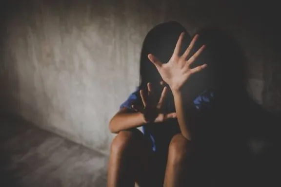 Acuerdo fiscal: ocho años de cárcel para un hombre que abusó de una niña