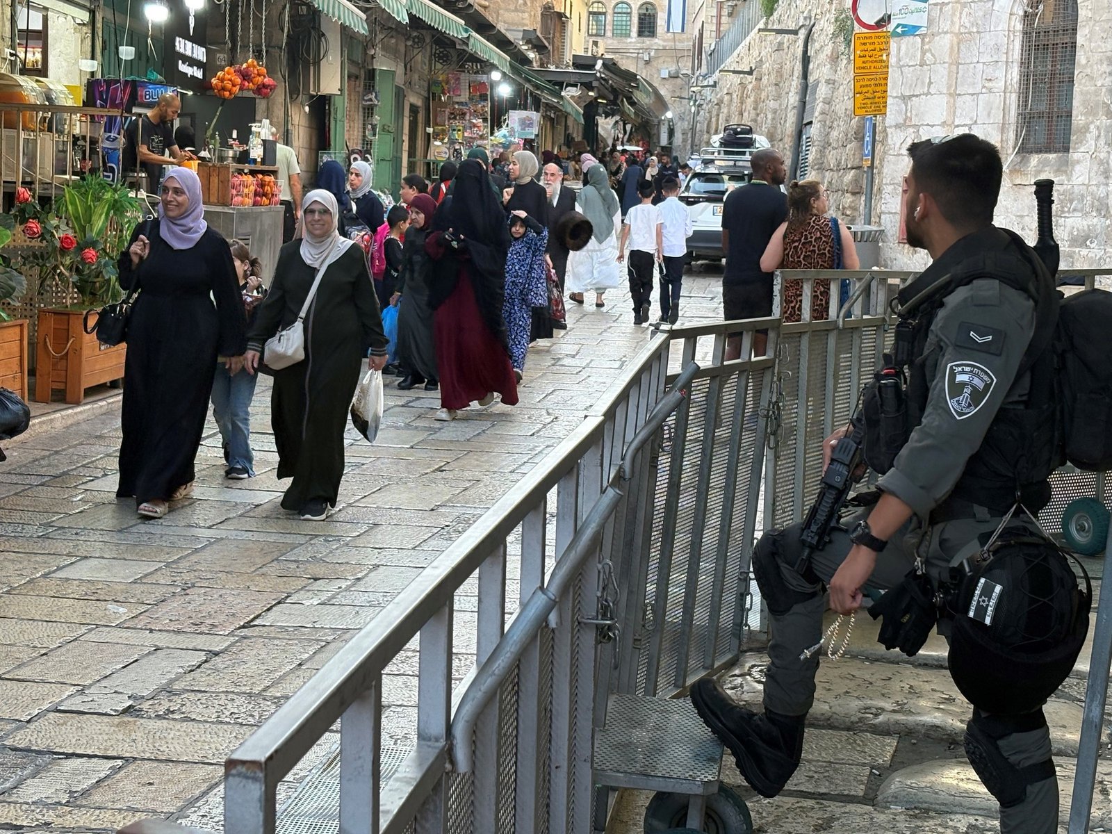 cómo es vivir entre alarmas antimisiles y la angustiante espera por los rehenes